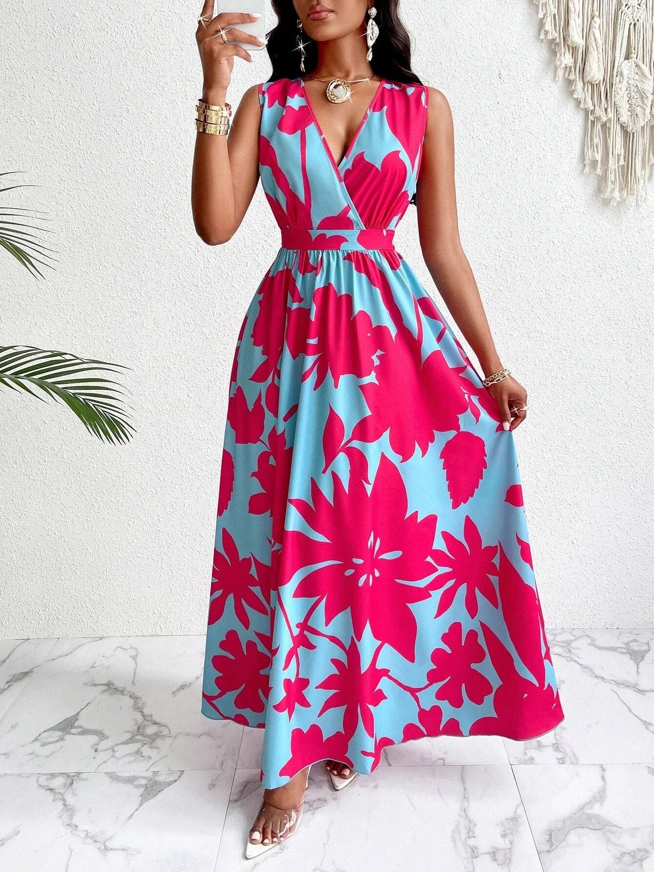 Women's sleeveless V-neck abstract prints - fashionable beach and casual occasions